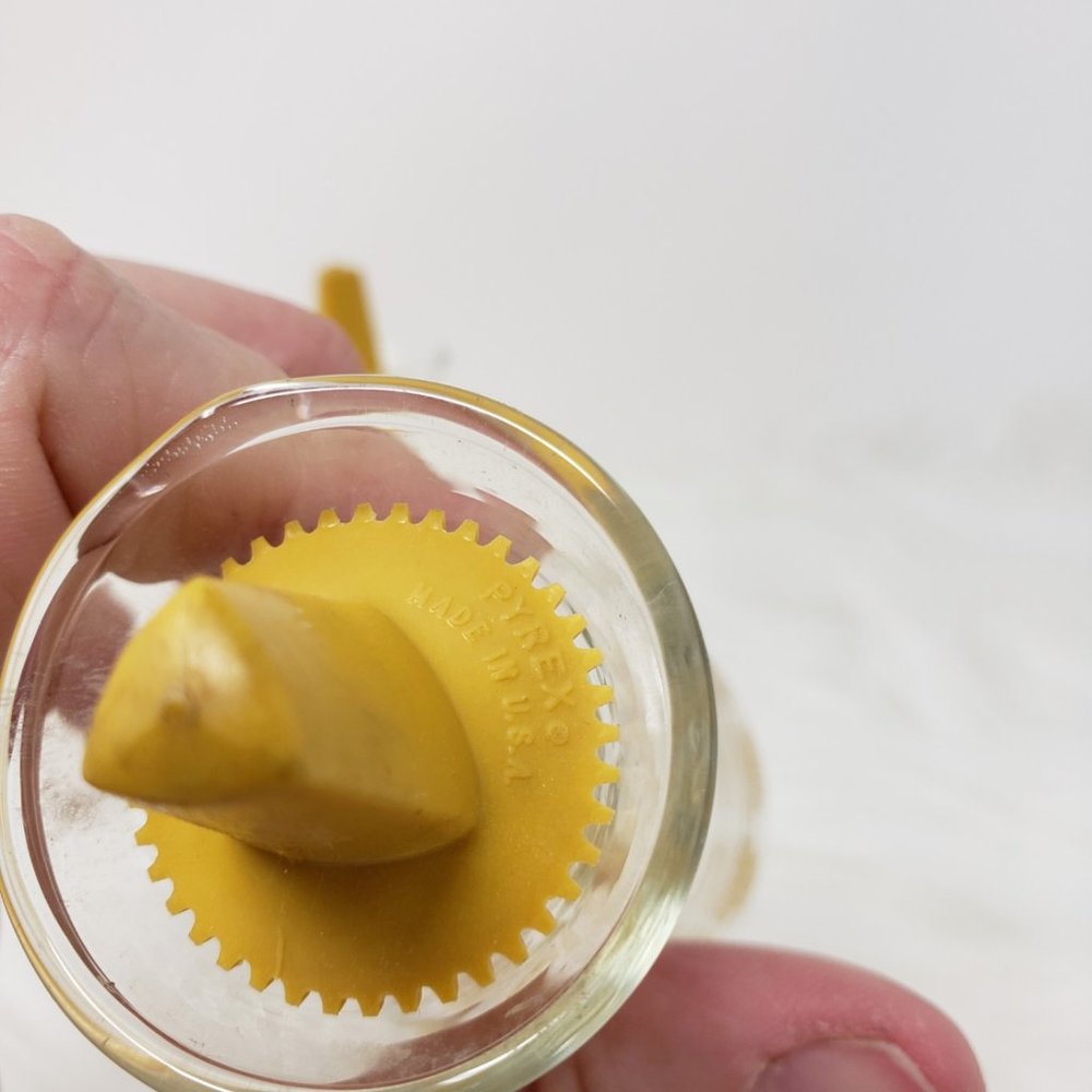 Vintage Pyrex Hourglass Salt And Pepper Shaker Set - Picture 7 of 8